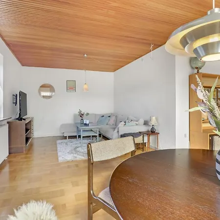 Holiday home Gorgeous In With Kitchen Ronne